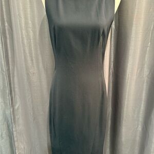 Simple Black Sleeveless Knee Length Dress